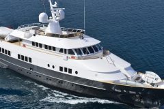 charter-berzinc-yacht
